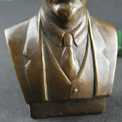 Busto di Lenin in rame