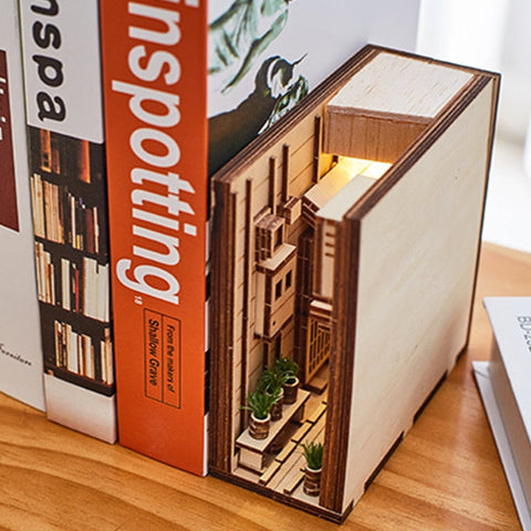 Inserti decorativi a forma di casa in miniatura fai da te per libri