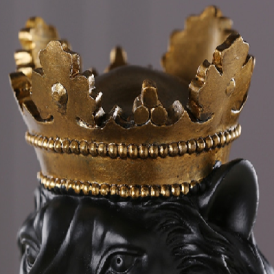 Statuette decorative a forma di leoni con corona