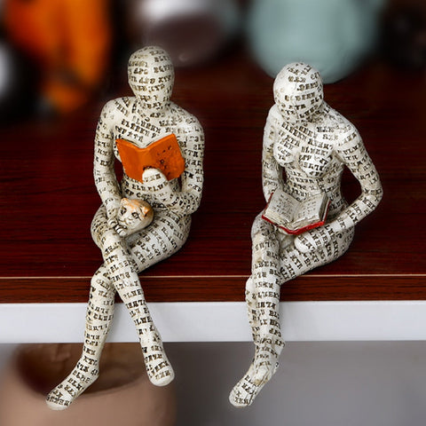 Statuette decorative di donne intellettuali che leggono un libro