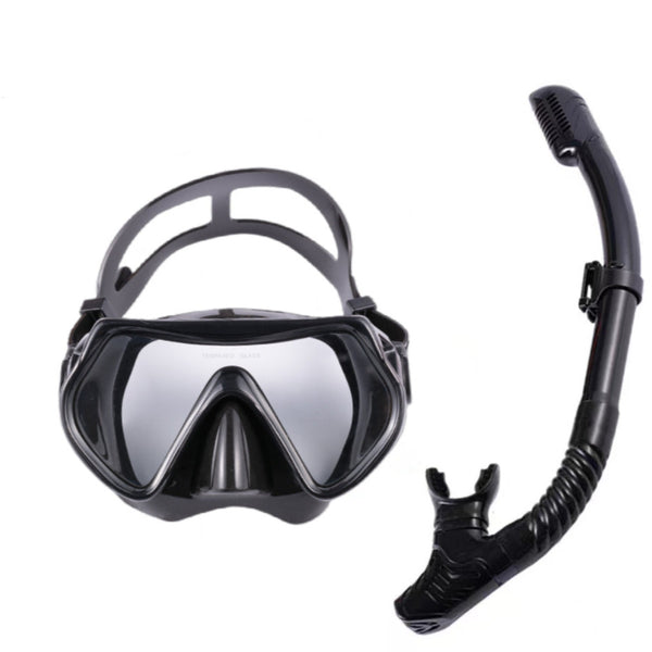 Set di tre pezzi con maschera pinne e boccaglio per lo snorkeling