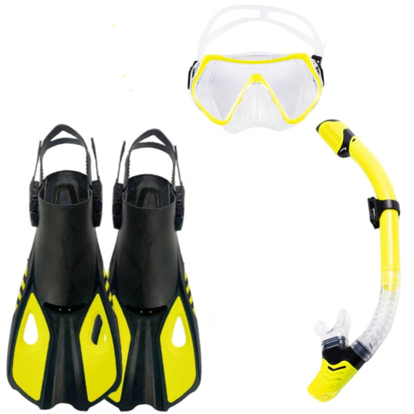 Set di tre pezzi con maschera pinne e boccaglio per lo snorkeling