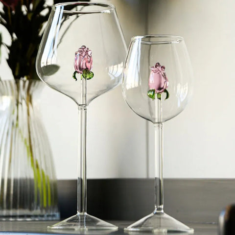 Bicchieri da vino con rosa in 3D