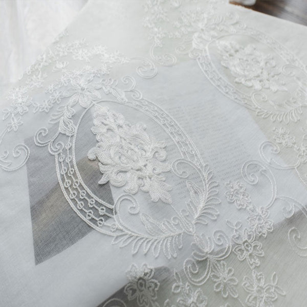 Tende semitrasparenti con un elegante motivo a corone di fiori -White Diamond-