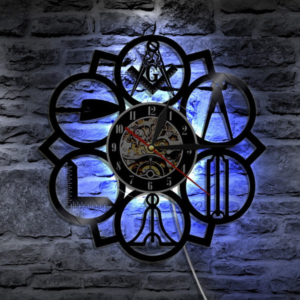 Orologio da parete con i simboli massonici