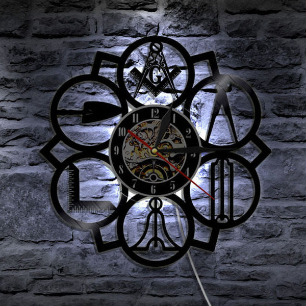 Orologio da parete con i simboli massonici