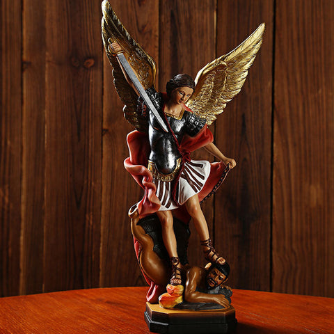 Statuetta dell'Arcangelo Michele che sconfigge Lucifero