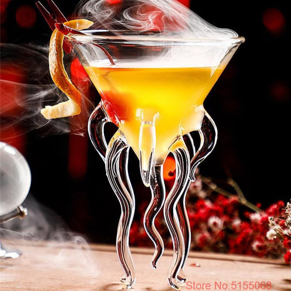 Bicchieri da cocktail con tentacoli di medusa in 3D