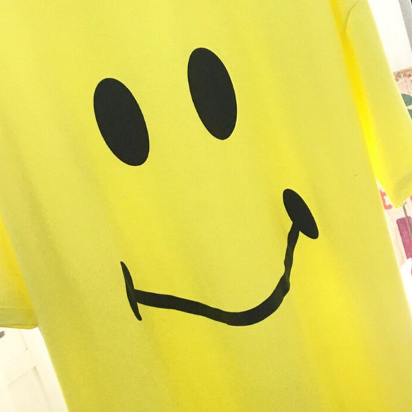 Camicia da notte estiva con stampa emoticon sorridente