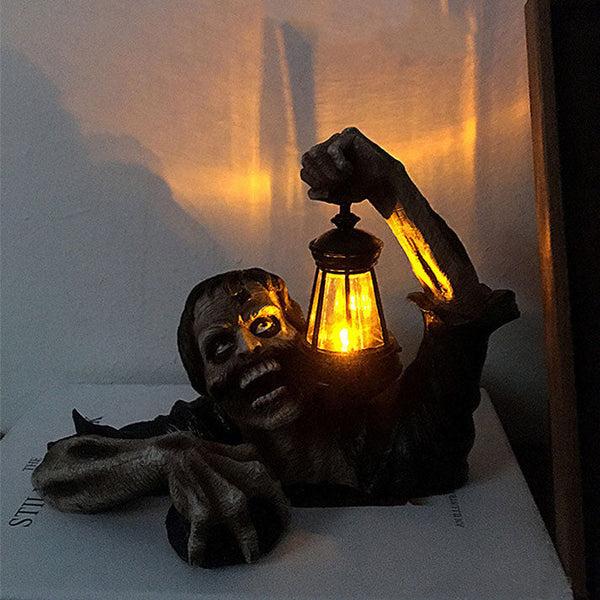 Statuetta zombie post-apocalittica da giardino con lanterna per Halloween