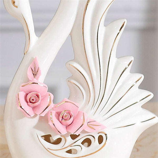 Originalissima decorazione con coppia di cigni in ceramica e con rose